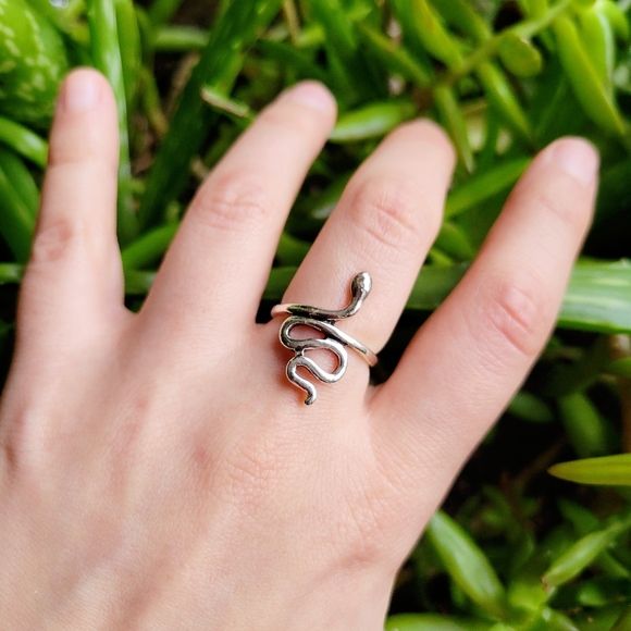 New Classic Dainty Silver Snake Ring, size 5.25 - Picture 7 of 8